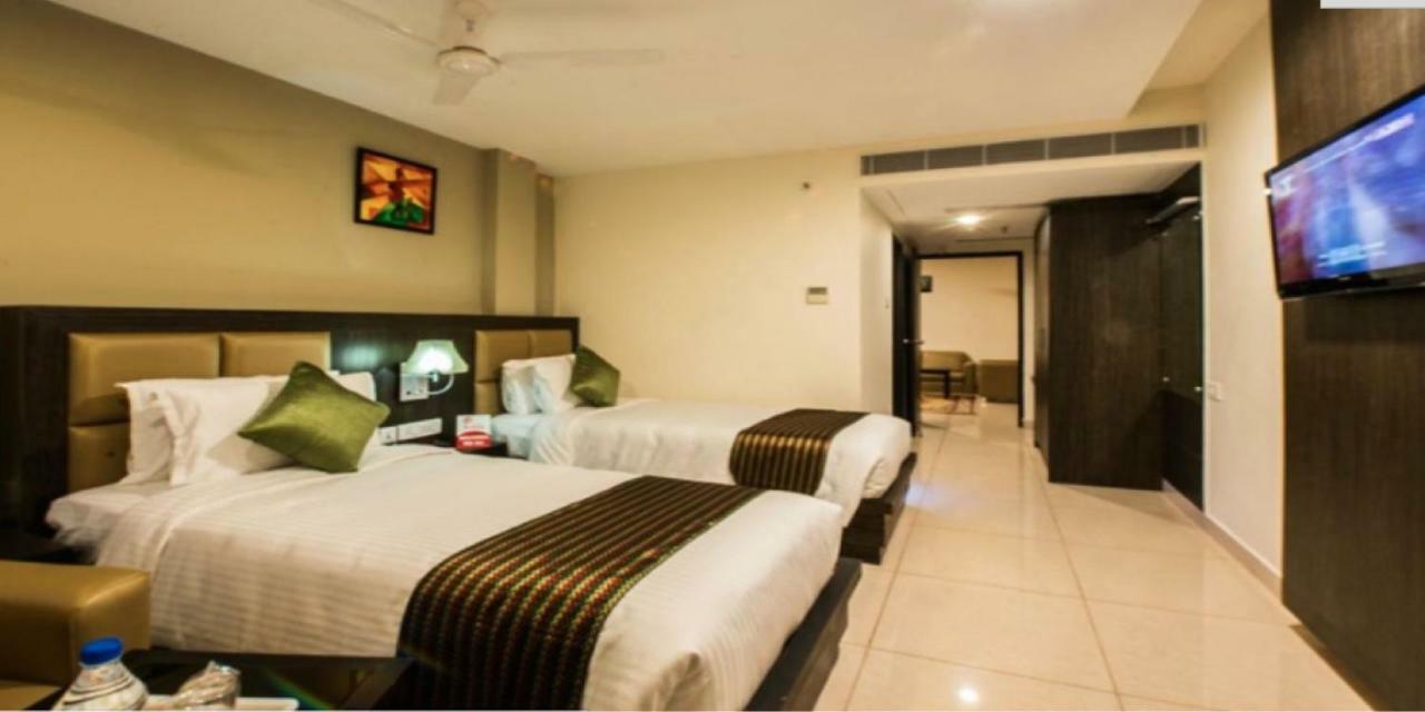 プラザ ホテルズ ティルティ Tiruchirappalli エクステリア 写真